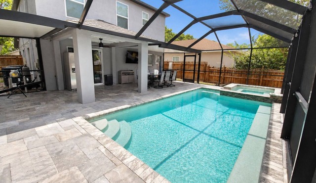 Private Heated Pool + Spa Paradise Sleeps 9 in Seffner