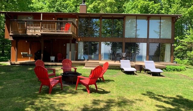 Private Lakefront Suttons Bay Home with Hot Tub, Newly Renovated Beach and A/C! in Suttons Bay