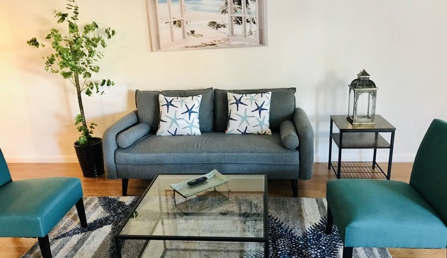Private patio w/work space entire 2bd/2ba in West LA, SMC,UCLA Santa Monica adj