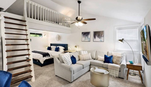 Private Retreat | King Bed | Work Stay or Getaway