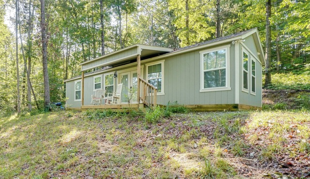 Private Yard & Fire Pit: Cozy Demorest Cottage! in Demorest