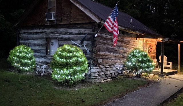 Quaint old fashioned cabin, Loft, Grill, Fire Pit! in Stanton