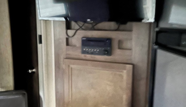 Quaint RV with AC can be picked up in Berrien Springs 29ft a slide out also. in Berrien Springs
