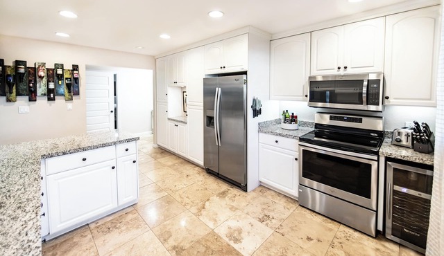 Quiet Cozy Tahoe 3B/2B House, minutes from ski resorts, fire pit, mountain vibes in Stateline