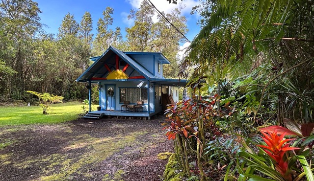 Rainforest Retreat Sun Cottage — 30 Minutes from Volcano National Park & Hilo