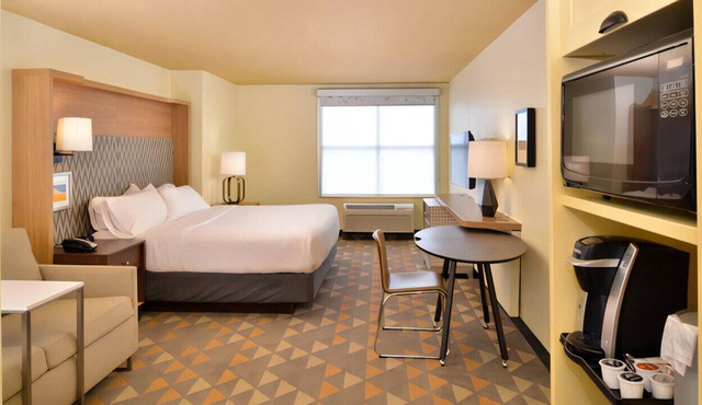 Refreshingly Bright Space Enjoy Premium Comfort in Kansas City