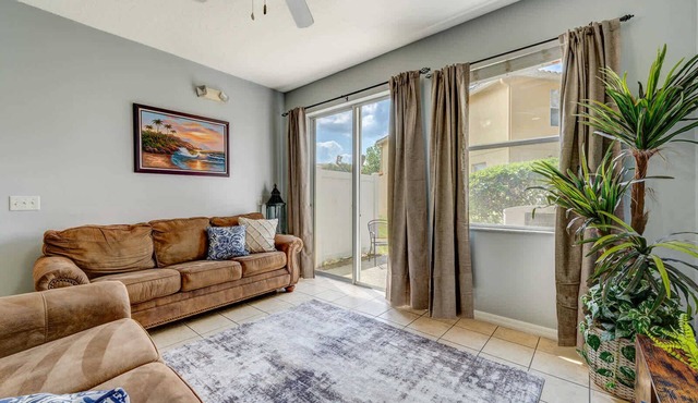 Relaxing 3BR townhome w/resort access in Kissimmee