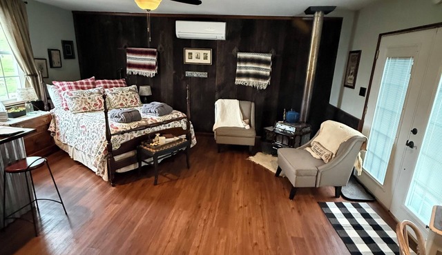 Relaxing Farm Retreat Near Pittsburgh - Fresh Air, Serene views, Creek & Firepit