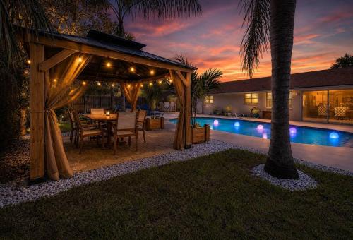 Resort Pool Home Near Disney Sleeps 10 in Kissimmee