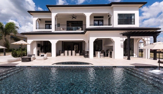 Reunion Resort Premier Waterfront Theme Estate Home - Luxury & Fun - 7 bedroom in Reunion