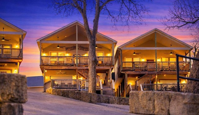 River Villas #2 Guadalupe Riverfront Retreat, Outdoor Bar + Kitchen, Decks & Grill, Sleeps 14 in New Braunfels