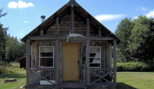 Rustic, Private Log Cabin near Augusta, Maine, Perfect for a Weekend Getaway in Nature in Pleasant Ridge Plantation