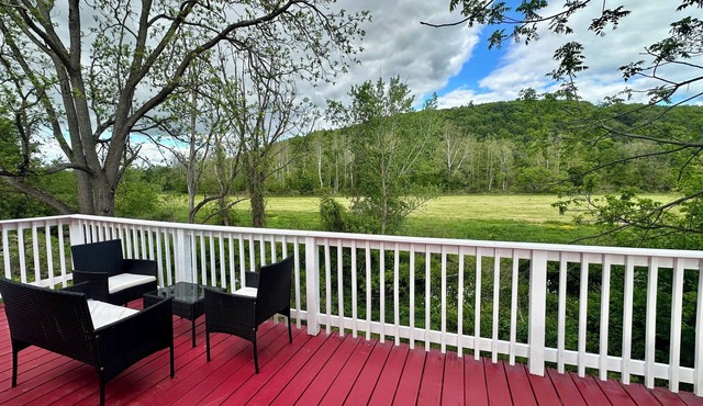 Rustic Barn Apartment with Mountain and Farm Views, 2-bedroom, 1-bath apartment in Apalachin