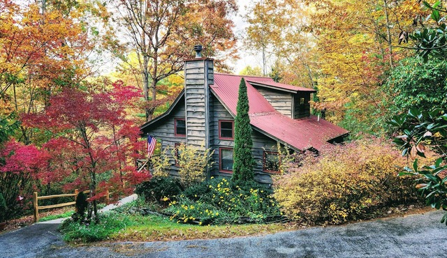 Rustic Cabin w/Porches: 8 Mi to Tallulah Gorge! in Tiger
