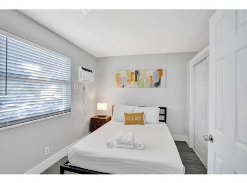 Rustic Retreats Cozy 1BR For 4 Guests Minutes From Las Olas in Fort Lauderdale