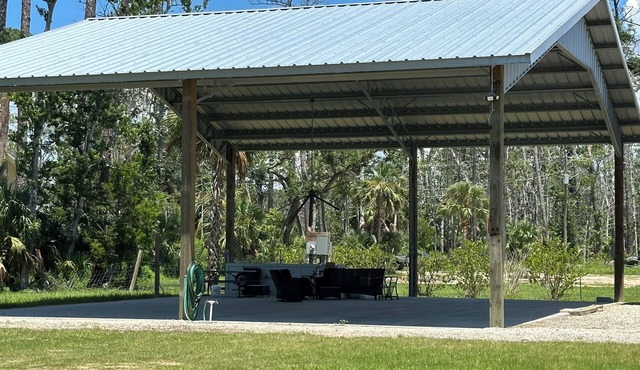 RV site- Covered Pavillion area for enjoyment regardless of the weather! in Steinhatchee