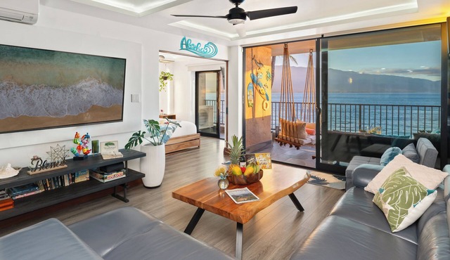 Sea La Vie Secluded Oceanfront condo, Magical Sunrise romantic honeymoon Getaway