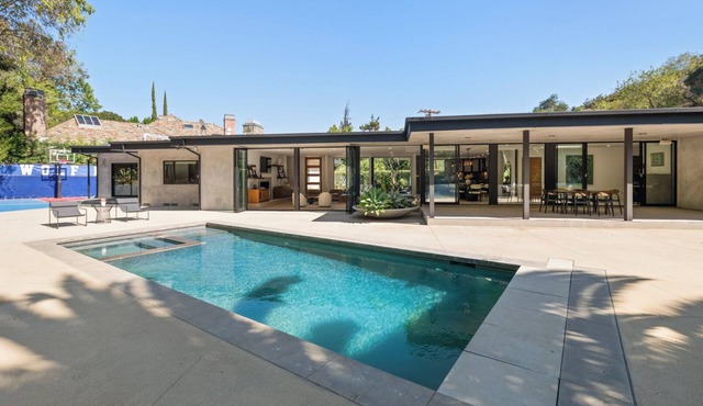 Secluded Beverly Hills Retreat/1-Acre Oasis