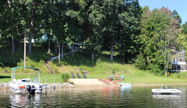 Secluded Lake Retreat-Exceptional Reviews! in Dowling