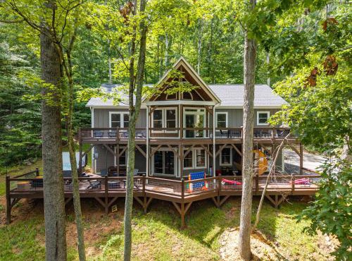 Secluded Mountain Retreat Near Downtown AVL in Asheville
