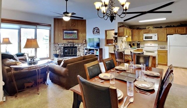 Sensational Mountain décor condo, transforming it into a cozy paradise! in Silverthorne