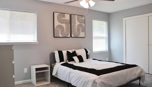 Shared Space. Offering master bedroom with private bathroom for booking. in Balch Springs