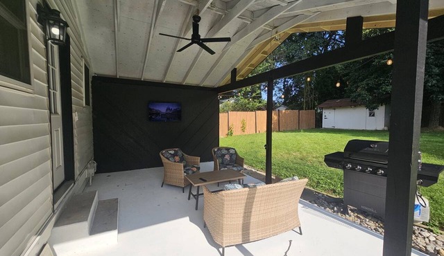 Short Walk to Metro - Fenced Yard + Covered Patio in Silver Spring
