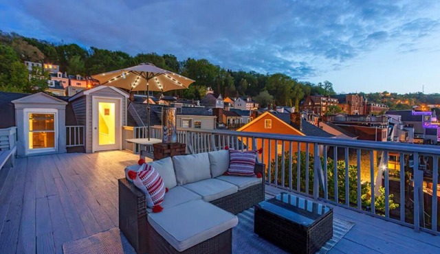 Skyline Views - Rooftop & Game Room - Sleeps 8 in Pittsburgh