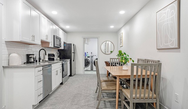 Soothing Renovated 2-bedroom condo with AC & Laundry in vibrant Seattle Mt Baker