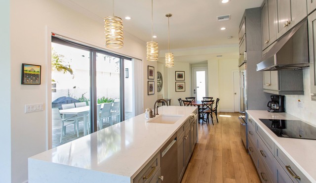 Sorrento Luxury Vacation Home: Expansive 5-Bedroom, 4.5-Bath Retreat with Private Pool, Hot Tub, and Pet-Friendly Accommodations – Just a Short Walk from Stunning Vanderbilt Beach in Naples
