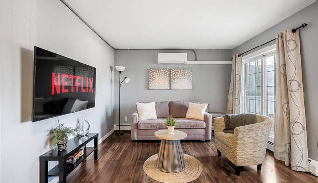 Spacious 3-Bed Downtown, AC, Heated Underground Prkg, Near Saddledome & Stampede in Calgary