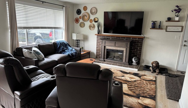 Spacious 4-bedroom house in amazing Everett with WiFi