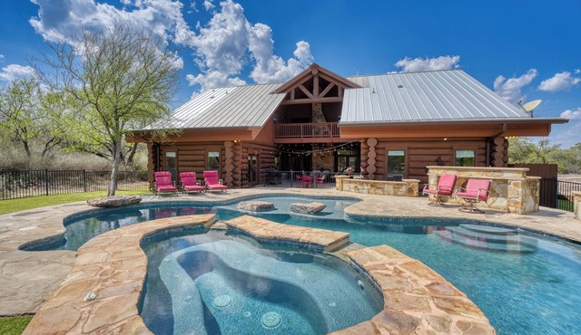 Spacious 5-Acre Log Cabin | Pool, Hot Tub, Pets in Burnet