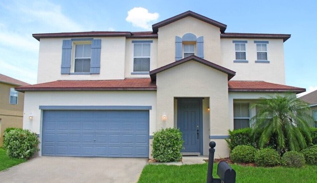Spacious 5 Bedroom Villa With Conservation View in Davenport