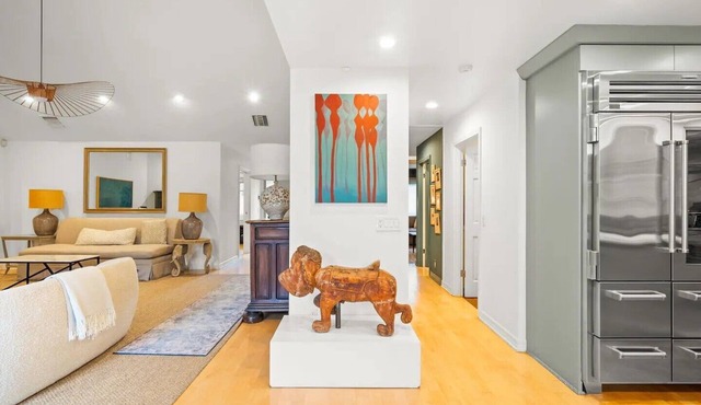 Spacious 5BR Villa in Venice with Pool/Hot Tub/Theater Room/Game Room in Los Angeles