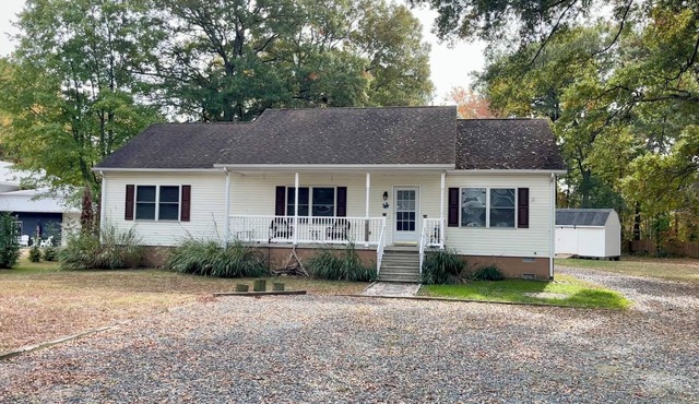 Spacious & charming 3-bedroom rancher in Ferry Park section of Rock Hall in Rock Hall