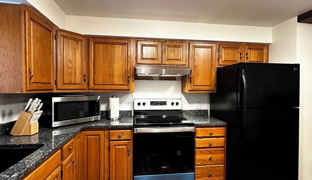 Spacious & comfy apt near JBER in Anchorage
