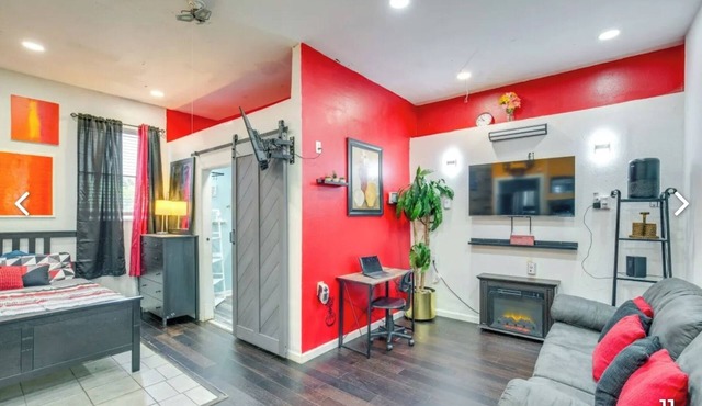 Spacious Efficiency Apartment With Private Entrance in Dallas