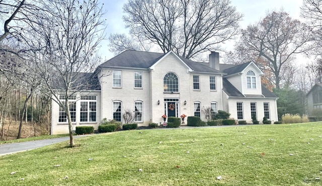 Spacious equipped 4-bedroom 3.5 bath estate home-Fox Chapel Borough- Pittsburgh in Pittsburgh