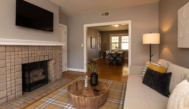 Spacious in Hyde Park with Patio in Cincinnati