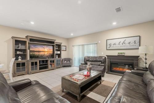 Spacious townhouse with grill & near Magic Kingdom