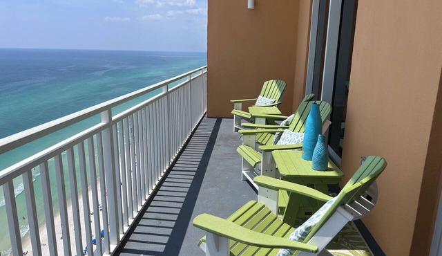 Splash Resort Penthouse with Free Beach Chairs and Amazing Top Floor Views in Panama City Beach