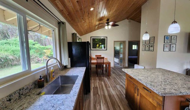 Spotlessly Clean Family Oasis | AC | King Beds | Breakfast | Fire Pit | 15 Min to Volcanoes National Park