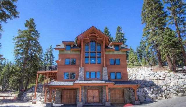 Stage Coach Run by Lake Tahoe Accommodations in Stateline