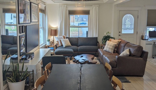 Stay in the Heart of Batavia- 4BR Victorian Home