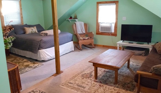 Stone Cottage - Upper Suite in Parker