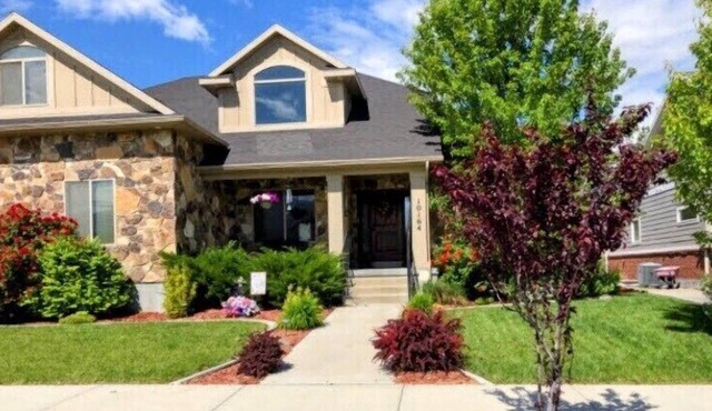 Stonehaven Gem, Beautiful Home Close to Ski Canyons and Salt Lake City in South Jordan