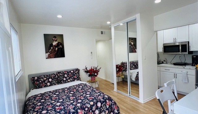 Studio in the heart of LA