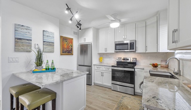 Stunning 2 Bedroom/2 Bath! in Pompano Beach