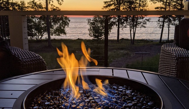 Stunning Beachfront Home, Sauna! Several days available in June & August 2026 in Charlevoix